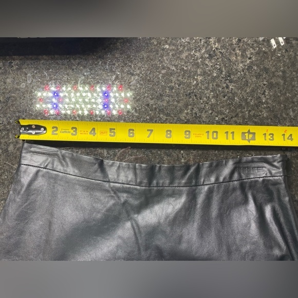 TART BLACK VEGAN LEATHER PLEATED SKIRT - 27 - Picture 4 of 4